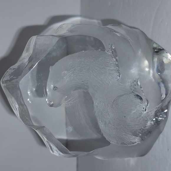 New Maleras Full Lead Clear Otter Paperweight - Picture 4 of 6